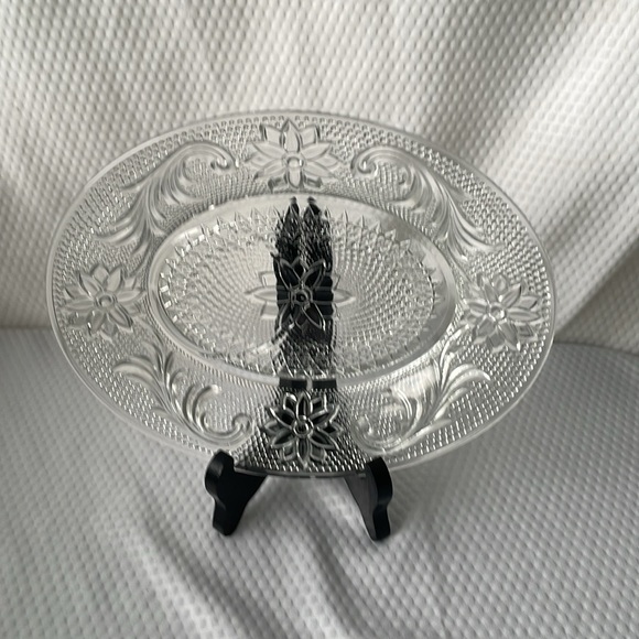Set of 4 Vintage Indiana Glass Luncheon Plates. - Picture 5 of 8